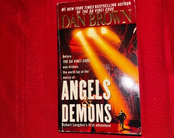 ダン・ブラウン著『天使と悪魔』（ペーパーバック版、2000年）、『ダ・ヴィンチ・コード』以前の作品