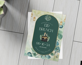 Puede incluir: Una tarjeta de invitación verde y dorada con un fondo de acuarela con hojas de eucalipto. La tarjeta invita a los invitados a un brunch de Eid el 16 de junio a las 6:16 PM. La tarjeta también incluye una pequeña ilustración de la Kaaba, un edificio en forma de cubo en La Meca, Arabia Saudita, que se considera el lugar más sagrado del Islam.