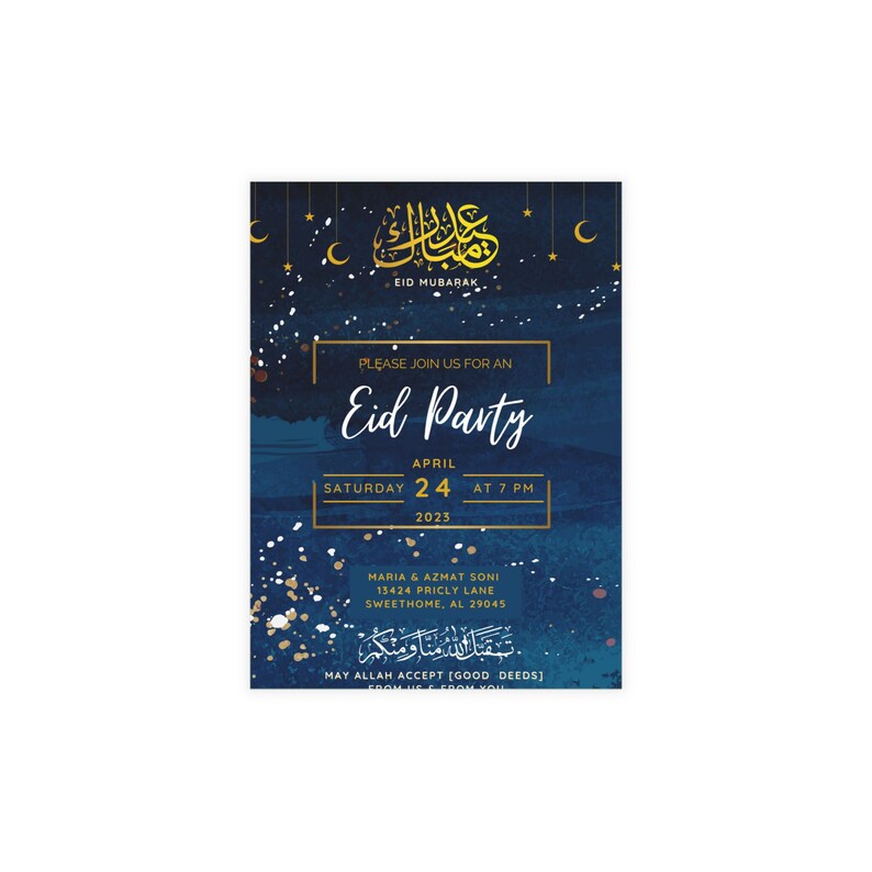 Puede incluir: Una invitaci&oacute;n a una fiesta de Eid Mubarak de color azul y dorado con un dise&ntilde;o de luna creciente y estrellas. La invitaci&oacute;n incluye la fecha y la hora de la fiesta, el nombre y la direcci&oacute;n del anfitri&oacute;n, y un mensaje deseando a los invitados un Eid bendito.