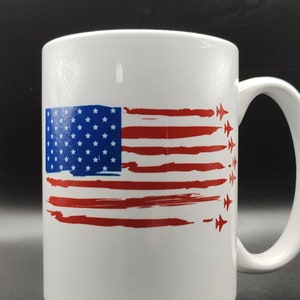 US Flag Travel Mug, Insulated Patriotic Cup for Hot or Cold Beverages, Ideal Gift for Military Families and USA Enthusiasts