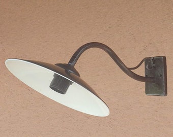 Lampada lanterna applique a braccio da parete per esterno in ferro battuto art 1198, nero patinato argento, con piatto, portalampade E27