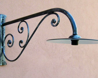 1118 handgesmede smeedijzeren wandlamp, zwart met zilveren patina, met geëmailleerde plaat, E27 fitting
