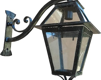 Lantaarn, handgemaakte wandlamp met arm van smeedijzer, handgesmeed, zwart met zilveren patina, E27 fitting