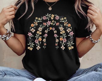 T-shirt arc-en-ciel à fleurs sauvages : t-shirt à motif floral bohème