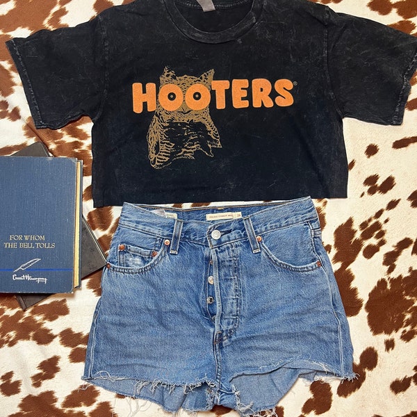 Vintage style - Hooters Crop Top, Black Uniform T-shirt, Restaurant graphic tee