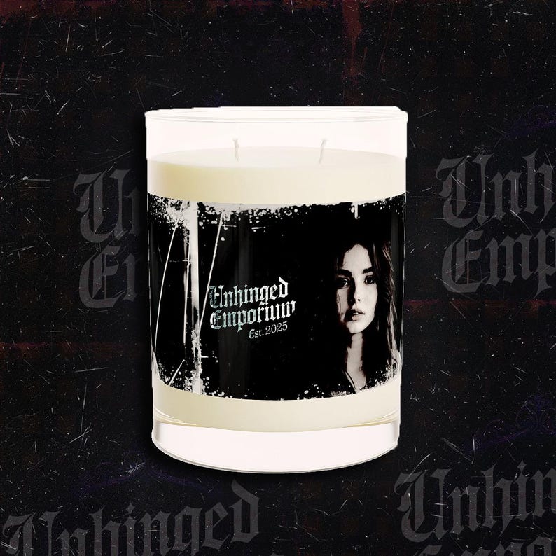 Candela profumata gotica 'Unhinged Ophelia', Emo Haunting, in vetro pieno, 11 once, portacandele, arredamento per la casa, decorazione di Halloween, estetica dark immagine 1