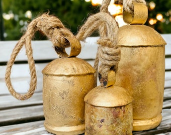 Campanas colgantes de puerta rústicas hechas a mano vintage, campanas de vaca Harmony para decoración navideña de la suerte, coronas de granja y puerta
