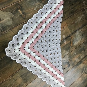 かぎ針編みのショール