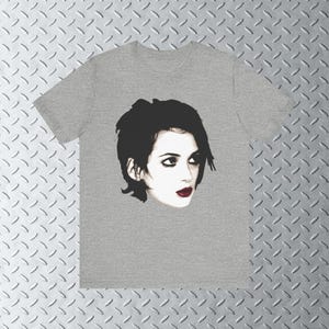 Streetwear gótico Y2K, Camiseta Opium, Camiseta com estampa Winona, Camiseta gótica, Camiseta BeetleJ. Film, Camiseta com estampa Y2K, Camiseta com arte gótica imagem 5