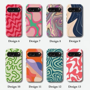 Peut inclure: Huit coques de t&eacute;l&eacute;phone avec divers motifs color&eacute;s. Les coques pr&eacute;sentent des motifs abstraits, notamment des lignes ondul&eacute;es, des tourbillons et des formes organiques dans des tons de rouge, rose, vert, orange, bleu et violet. Chaque coque est num&eacute;rot&eacute;e.
