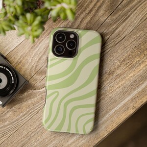 Grüne Wellen iPhone-Hülle für 17 Pro Max, 16 Pro, 15 Plus, 14, 13, 12 Mini, 11 | MagSafe Swirl iPhone Cover Bild 11