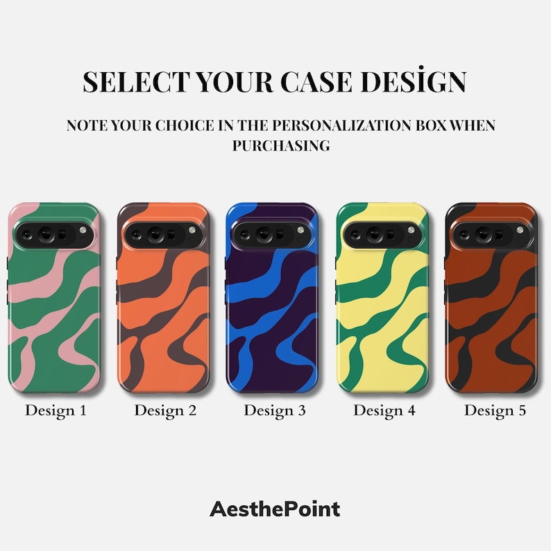 Puede incluir: Cinco fundas de tel&eacute;fono con dise&ntilde;os de ondas abstractas en varios colores: verde y rosa, naranja y marr&oacute;n, azul y morado, amarillo y verde y marr&oacute;n y negro. El texto de la imagen dice "SELECT YOUR CASE DESIGN" y "NOTE YOUR CHOICE IN THE PERSONALIZATION BOX WHEN PURCHASING."
