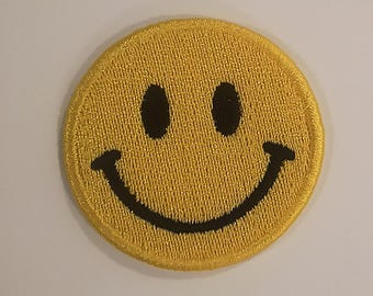 Smiley iron/sew on patch. Choose from 3 sizes