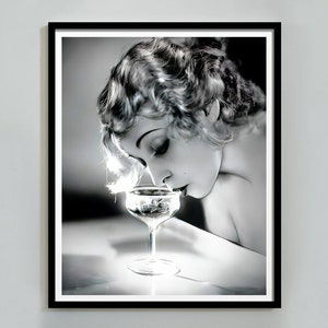 Kobieta pijąca szampana Wydruk, Dekoracja wózka barowego, Czarno-biały, Fotografia vintage, Sztuka ścienna z alkoholem, Plakat Hypebeast, Pobieranie cyfrowe