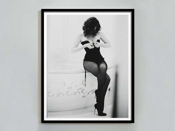 Woman in Bathtub Print, Bathroom Poster, Black and White, Fashion Wall Art, Vintage Photography, Teen Girls Bathroom Decor, Digital Download