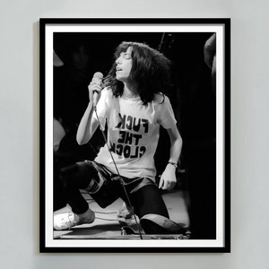 Patti Smith en vivo en cartel de concierto, blanco y negro, impresión de fotografía vintage, arte de pared musical, década de 1970, decoración de estudio de música, descarga digital