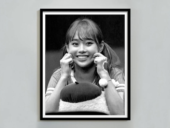 loona chuu so what # mmt トレカ 今月の少女 チュウ Chuu Loona Poster, Black and White, Chuu Photocards, Digital