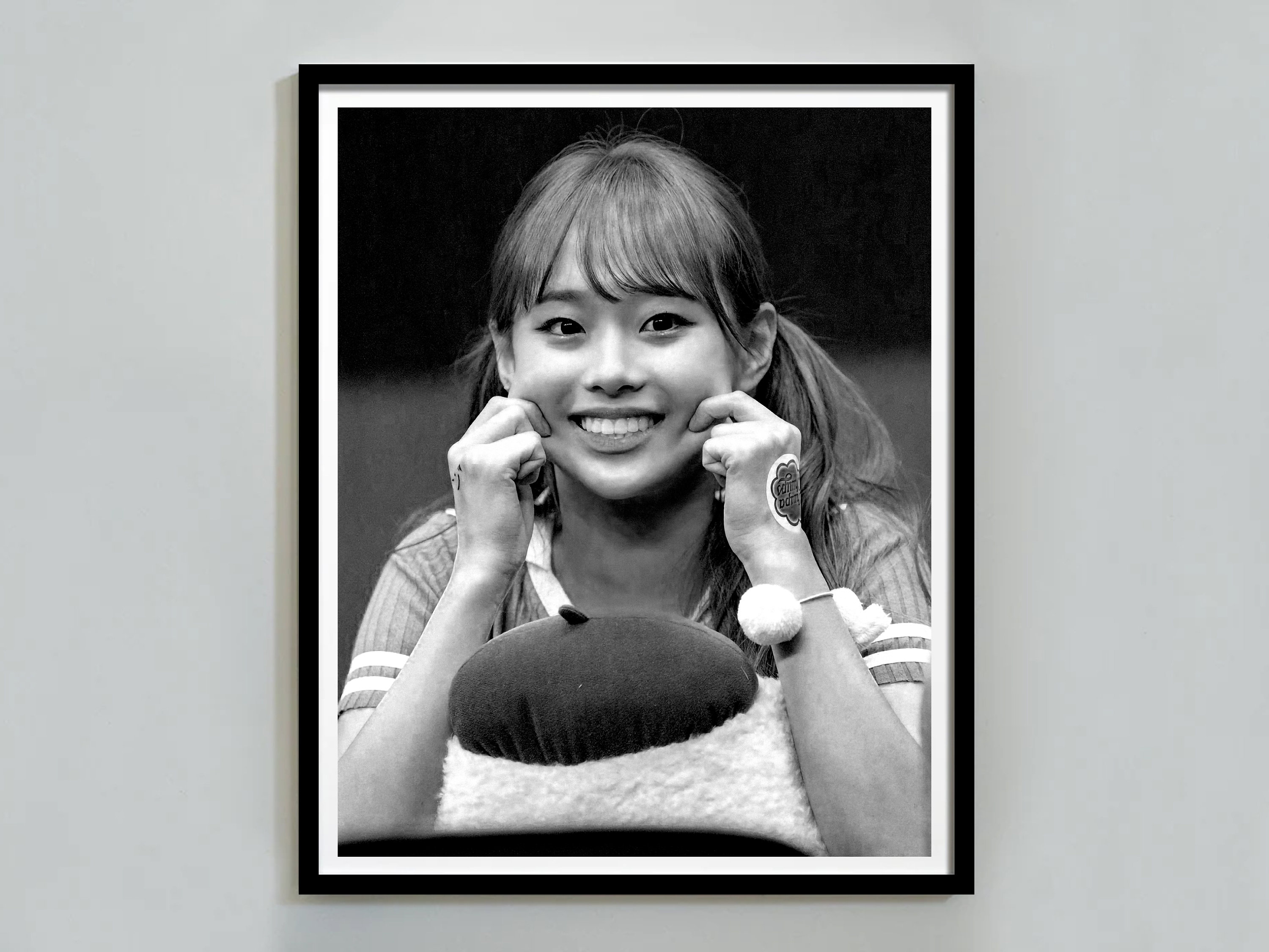 Chuu Loona Poster, Black and White, Chuu Photocards, Digital