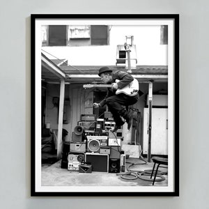 Poster di Tom Waits in concerto, bianco e nero, fotografia d'epoca, stampabile, arte murale retrò, arredamento per studio musicale, anni '70, download digitale