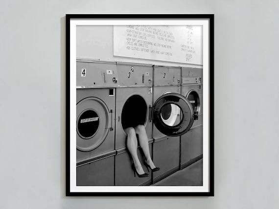 洗濯機の中のハイヒールの女性、洗濯ポスター、白黒、面白い壁アート