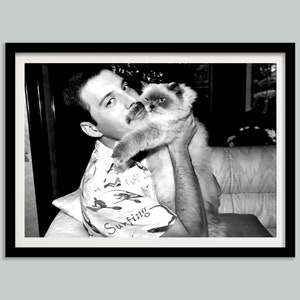 Poster di Freddie Mercury con gatto, bianco e nero, fotografia vintage, arte murale retrò, stampa di Freddie Mercury, download digitale, decorazioni musicali