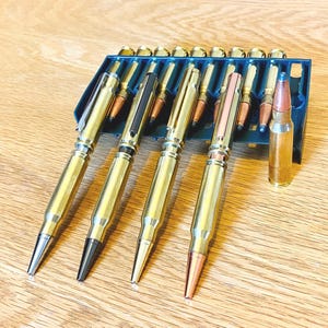 Bolígrafo con forma de bala fabricado con un cartucho .308 disparado una sola vez.