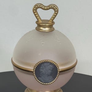 Les Merveilleuses Ladurée Rose Face Color Pot (Empty Container Only) 5.5"x3.5"