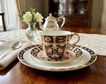Old Imari Royal Crown Derby Antique English Bone China 8 3/4