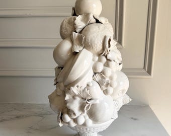 Escultura vintage de árbol topiario de mayólica vidriada Blanc de Chine, fabricada en Italia, de 42 x 21,5 cm (16,5 x 8,5 pulgadas) - presenta desconchones y una pequeña grieta.