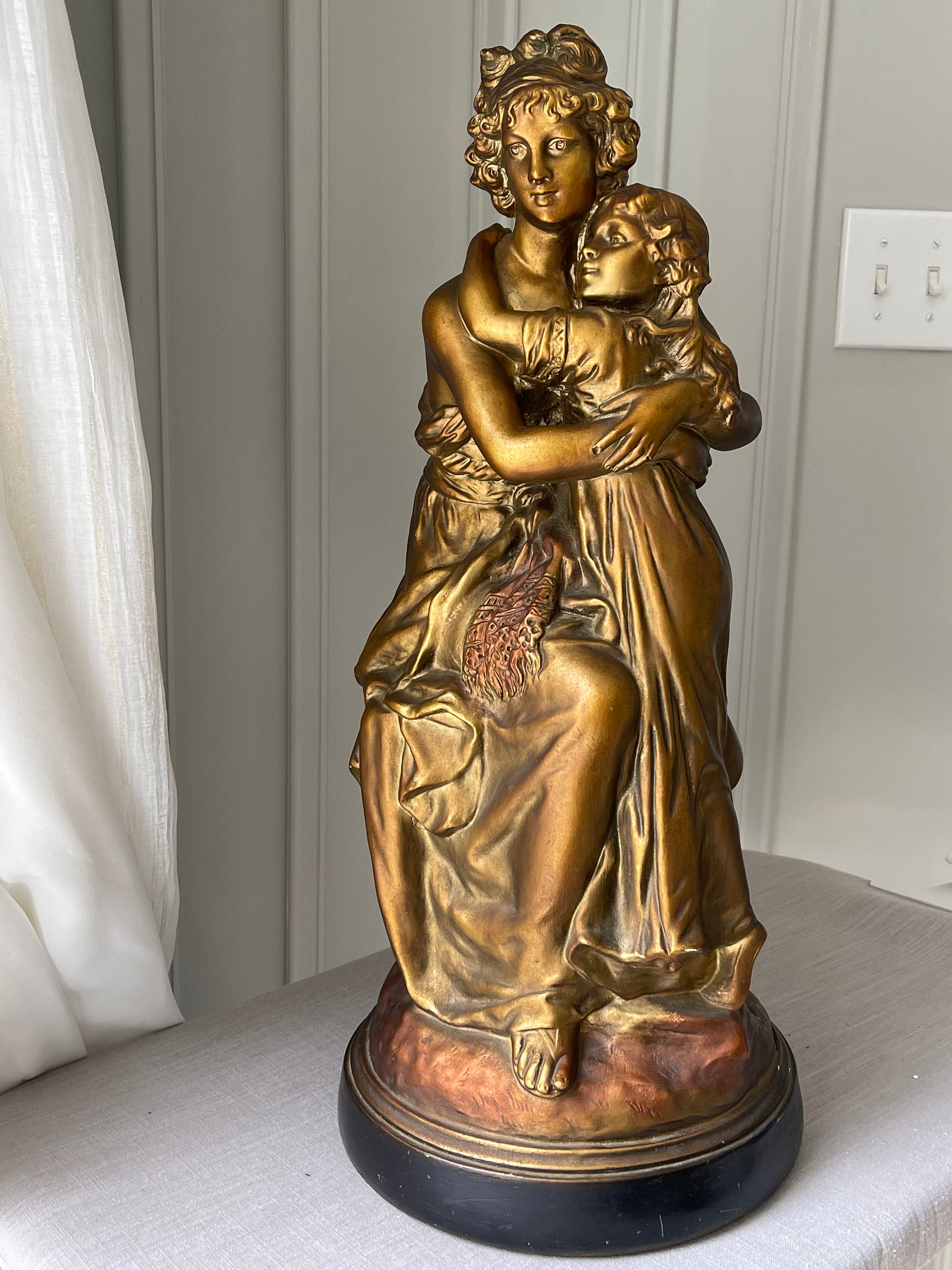 J-Line Figure Mother and Daughter, Mother Daughter Gift, Modern Statue Made  of Polyresin, Mum Gift for Mother's Day and Birthdays, Modern Decorative  Figures for Living Room, 32.5 cm High : : Home