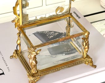 Caja de joyería antigua o de estilo francés con soporte de querubín de latón/bronce de 5,5" x 3,75" x 3 5/8"