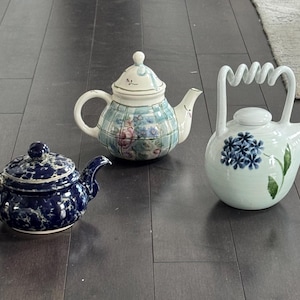 Vintage Teapot & Lid Agate Blue BENNINGTON POTTERS 9.5x5.25" or mother cupboard inc Floral 8”x9” or Blue White Coil Handle hairline crack 9"