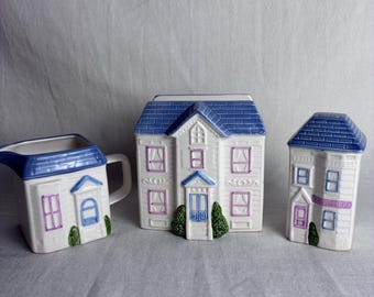 Vintage 1988 H&HD Ceramic Victorian House Kitchen Set, Country Cottage Napkin Holder Creamer Shaker, Blue Roof Cottagecore Table Decor, Mexi