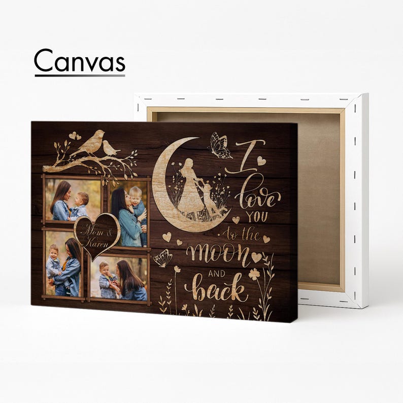K&ouml;nnte beinhalten: Ein personalisierter Leinwanddruck mit Holzoptik. Er zeigt Familienfotos, ein Mond-Design und den Text "I love you to the moon and back". Das Wort "Canvas" ist oben links aufgedruckt.