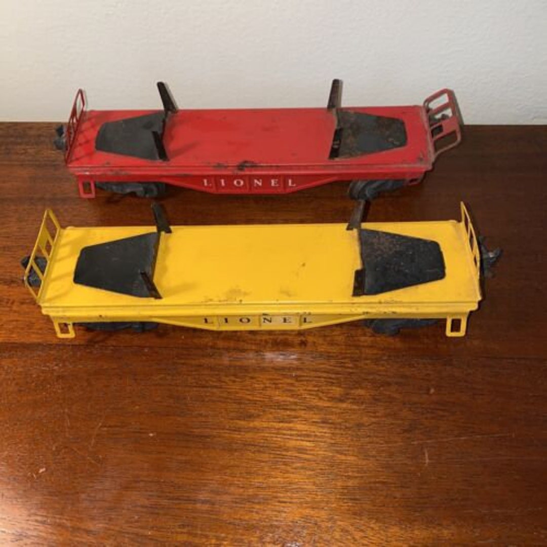 2 Lionel Metal O Gauge Flat Cars With Stakes Red and Yellow Etsy