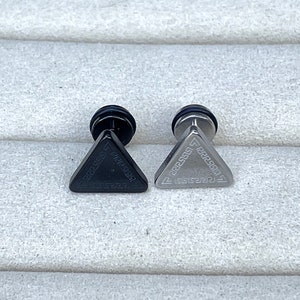 pair of black silver stud triangle engraved earrings | Kpop Style Earrings | -38