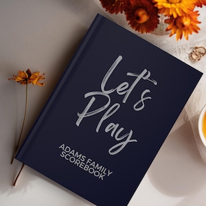Libro de puntuación de juegos personalizado, registro de puntuación de juegos familiares personalizados, regalo de inauguración de la casa para amantes de los juegos de mesa, libro de recuerdos familiar, juego de parejas