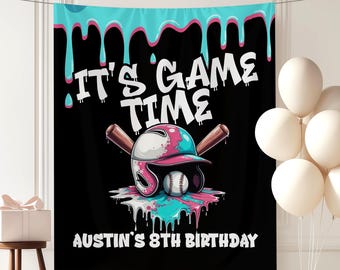 以下が含まれることがあります： 黒色の野球をテーマにした誕生日バナーで、白い文字で「IT'S GAME TIME」と書かれています。バナーには、野球のヘルメット、野球ボール、交差したバットが描かれています。「AUSTIN'S 8TH BIRTHDAY」の文字も含まれています。