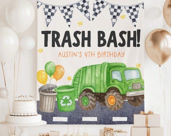 Puede incluir: Una pancarta de fiesta con las palabras "TRASH BASH!" y "Austin's 4th Birthday". La pancarta presenta un camión de basura verde, botes de basura, globos y banderas a cuadros. La pancarta está decorada con globos dorados y blancos.