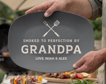 Benutzerdefinierte Opa Fleisch Raucher Platte: Personalisierte Vatertag Grillplatte Schwangerschaftsankündigung für Großvater Geschenk