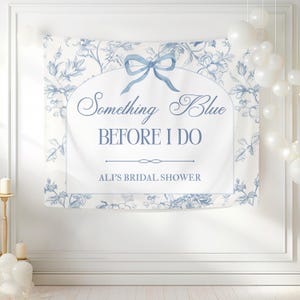 Banner de despedida de soltera "Algo azul antes de hacer" con fondo de fotos personalizado para despedida de soltera en azul polvoriento, letreros de toile azul para despedida de soltera. imagen 2