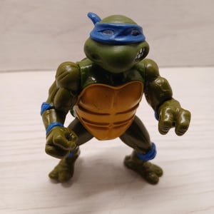 Leonardo Teenage mutant ninja turtle