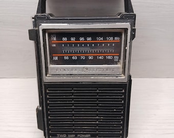 GE portable radio model #7-2800B