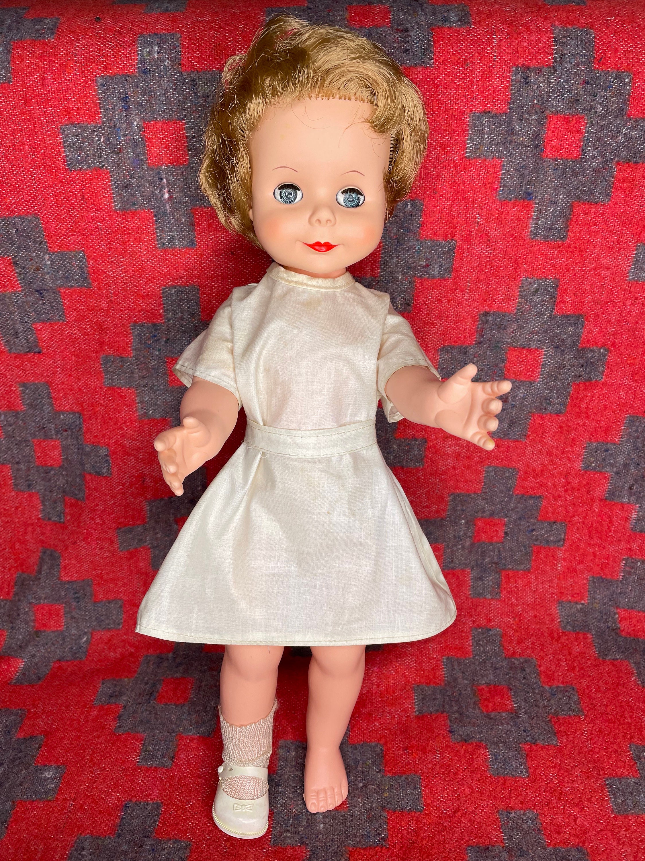 ヴィンテージ 1960年代 ミディアム 眠そうな目が閉じる人形