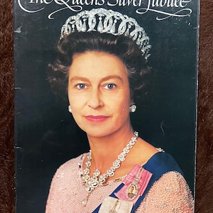 Vintage 1970s The Queens Silver Jubilee Soft Cover Book 70s Elizabeth Royals Britain London Royalty Pictures Facts 1977 Gift Collectible