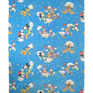 Vintage 1990s Twin Disney Minnie Mouse Płaskie prześcieradło Łóżko Wystrój domu 90s Cartoon Koc Pokój dziecięcy Sypialnia Sztuka Komiks Tkanina Kaczor Daffy Uroczy Pies
