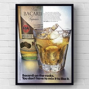 Cartel publicitario vintage de ron Bacardi de los años 70, barra de alcohol, revista de los años 70, impresión en papel, arte de pared, decoración del hogar, regalo retro, cócteles coleccionables originales.