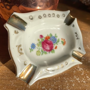 Vintage 1960s Glass White Flowers Gold Trim Ashtray Key Holder Plate Small Golden Hand Painted 60s Porcelain Retro Floral Tobacco Gift