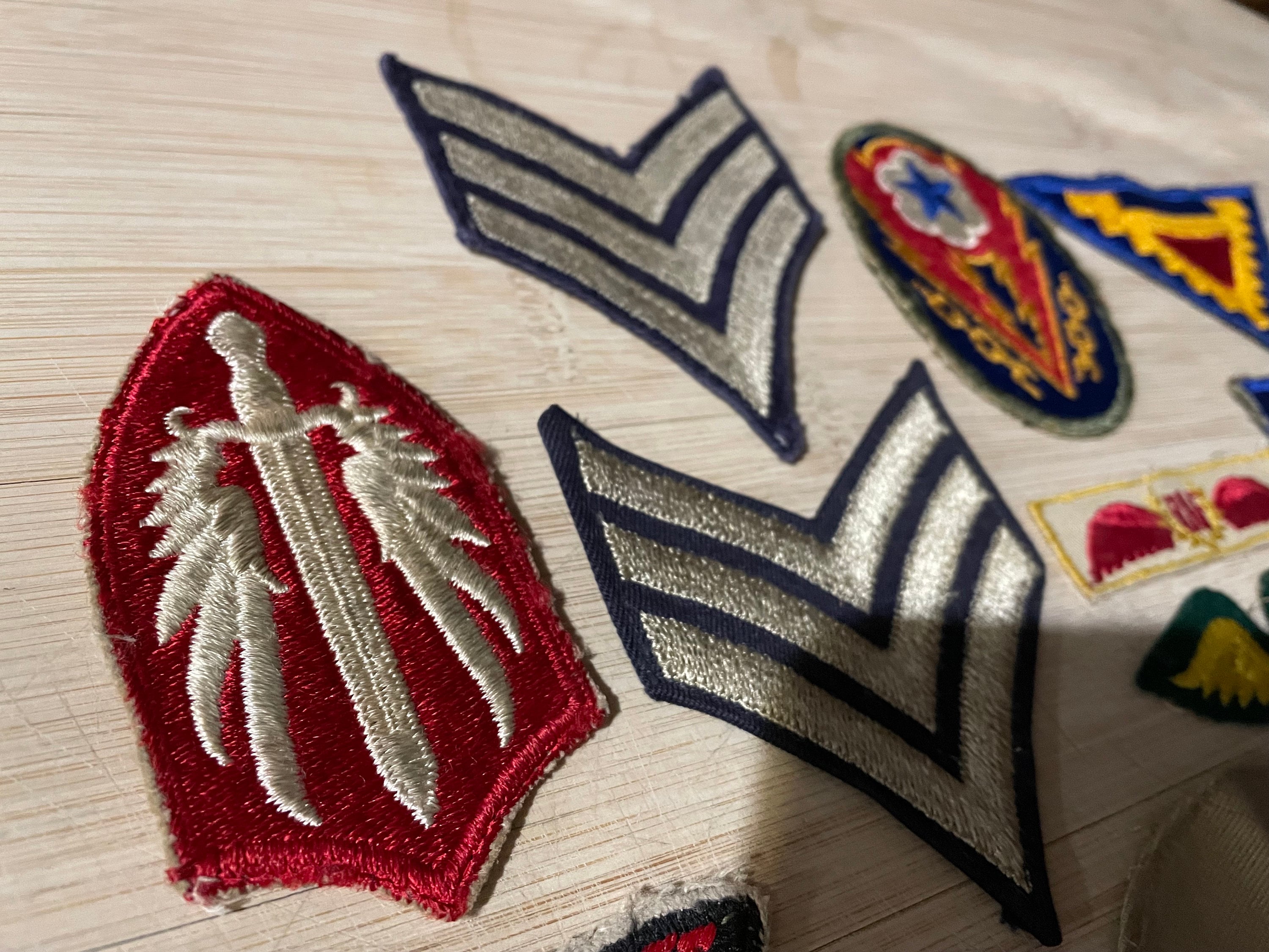 アメリカ軍ワッペン　WWⅡ～Korean War 1940s~50s 3枚 ６ Red WWII 1940s Felt US Military Patch with Crossed Rifles | eBay