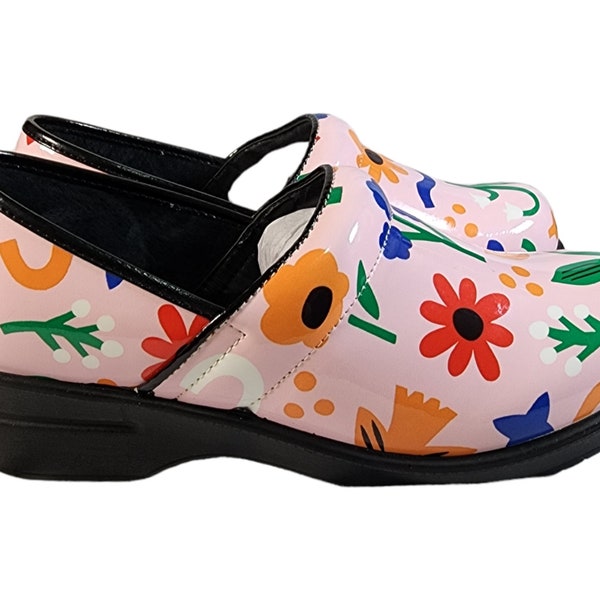 Stylish and Functional Slip-Resistant Women's Clogs for Nurses, Chefs, and Gardening - Lightweight, Breathable, and Safe Flower Doodle